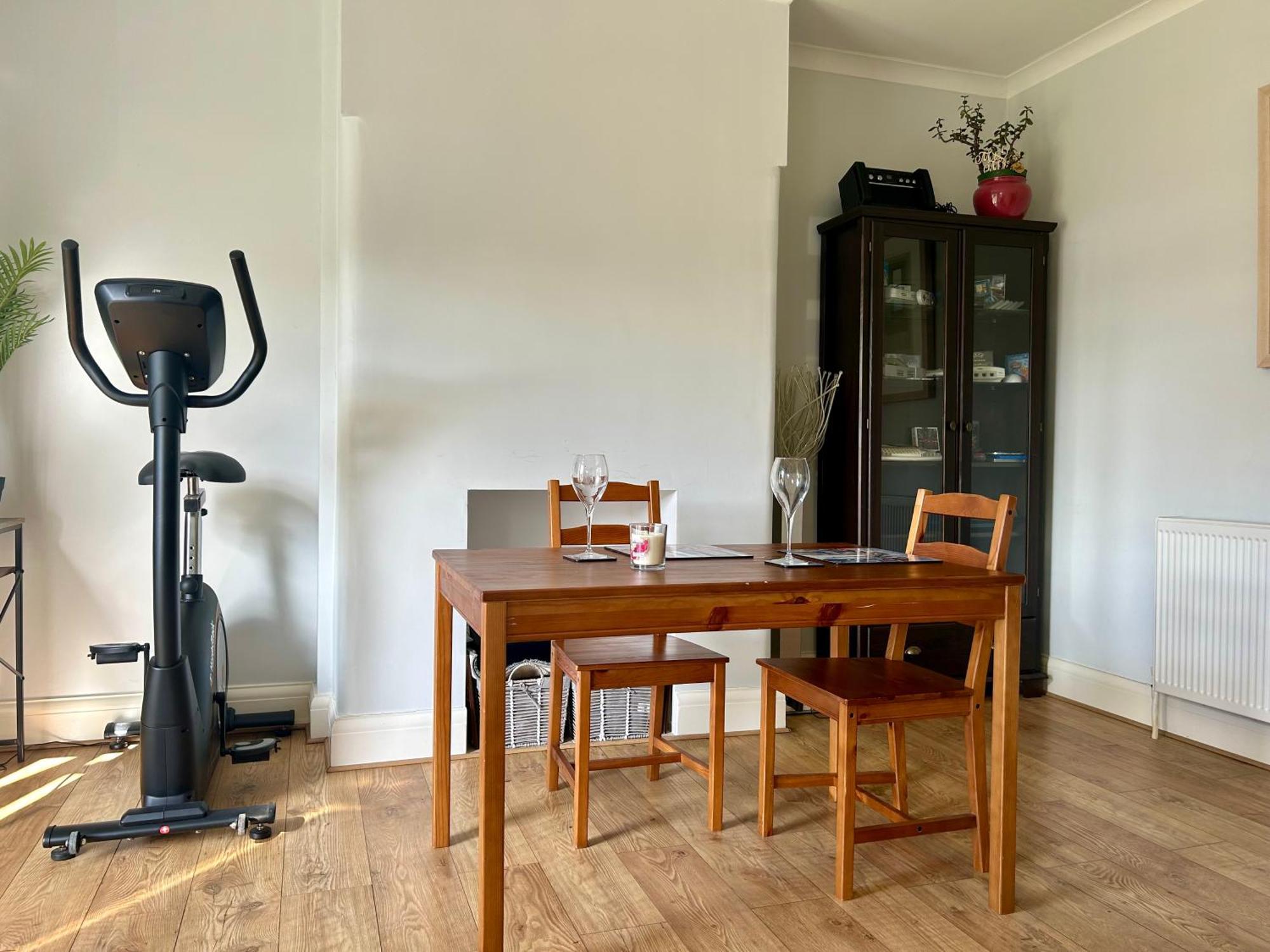 Quiet Double Bedroom With Garden View, Breakfast Hazel Grove Екстер'єр фото