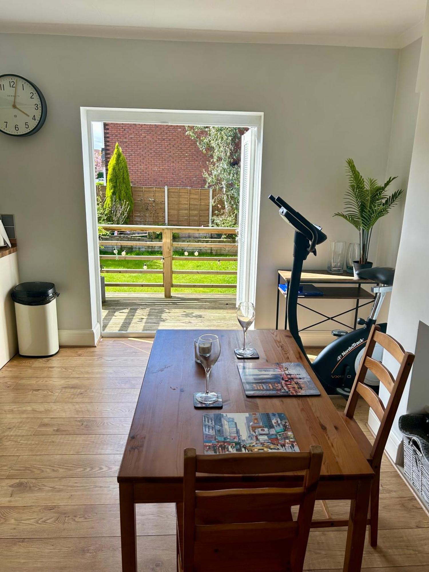 Quiet Double Bedroom With Garden View, Breakfast Hazel Grove Екстер'єр фото